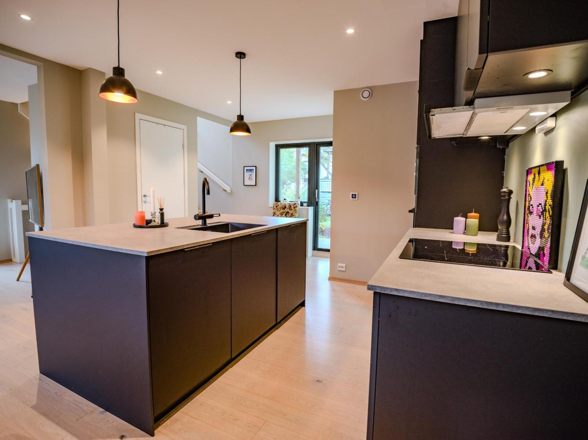 Modern And In Quiet Street Apartment