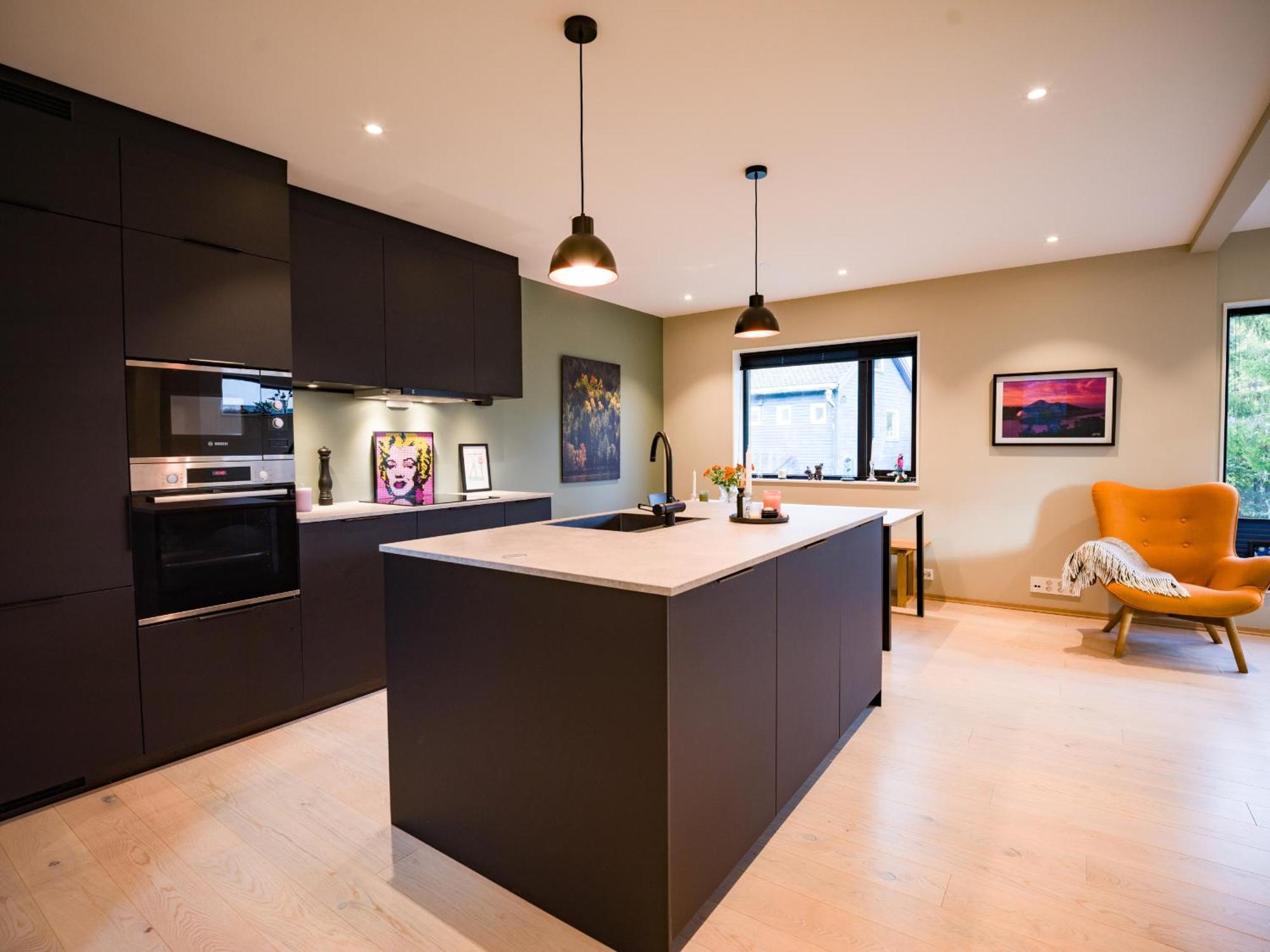 Modern And In Quiet Street Apartment Tromso
