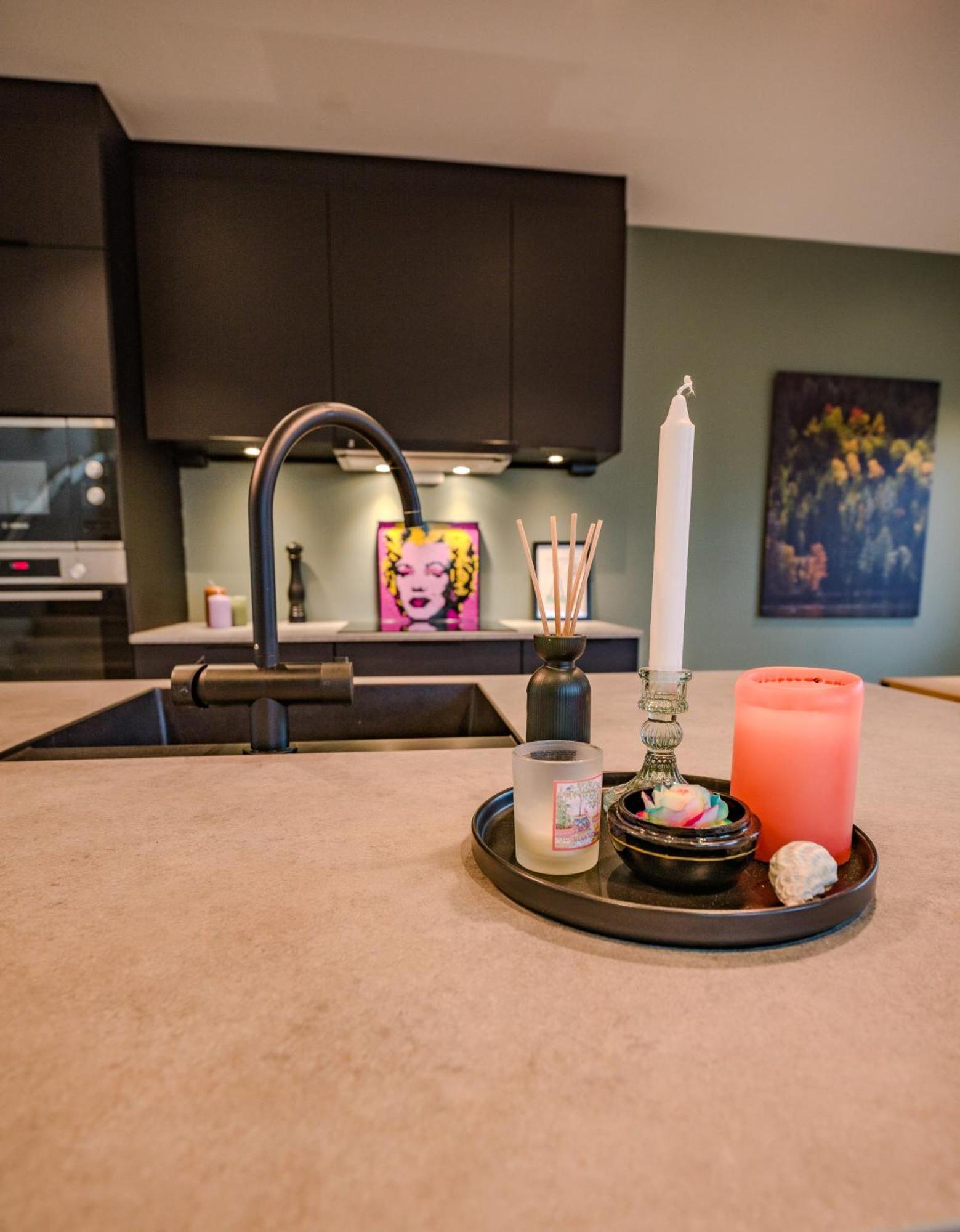 Modern And In Quiet Street Apartment