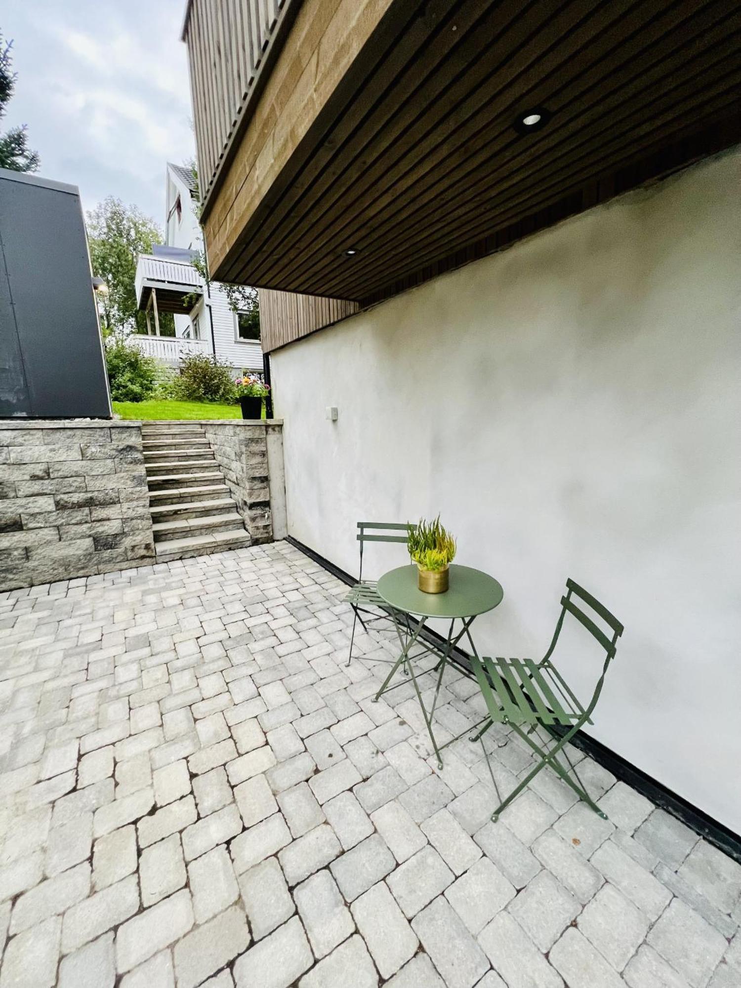 Modern And In Quiet Street *