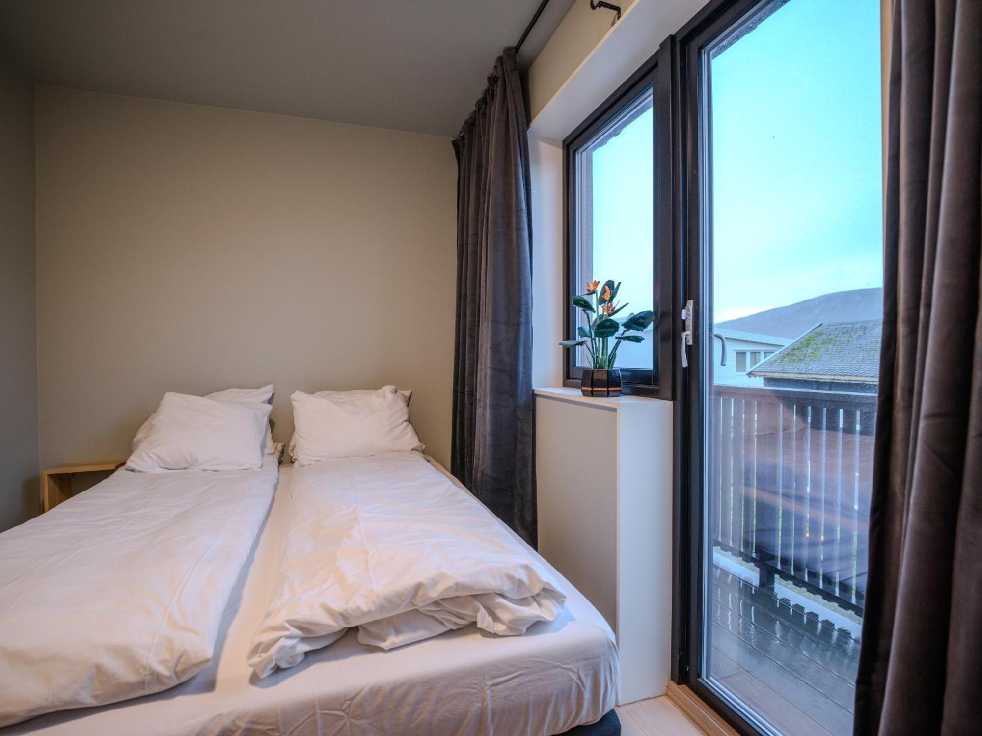 Modern And In Quiet Street Apartment Tromso