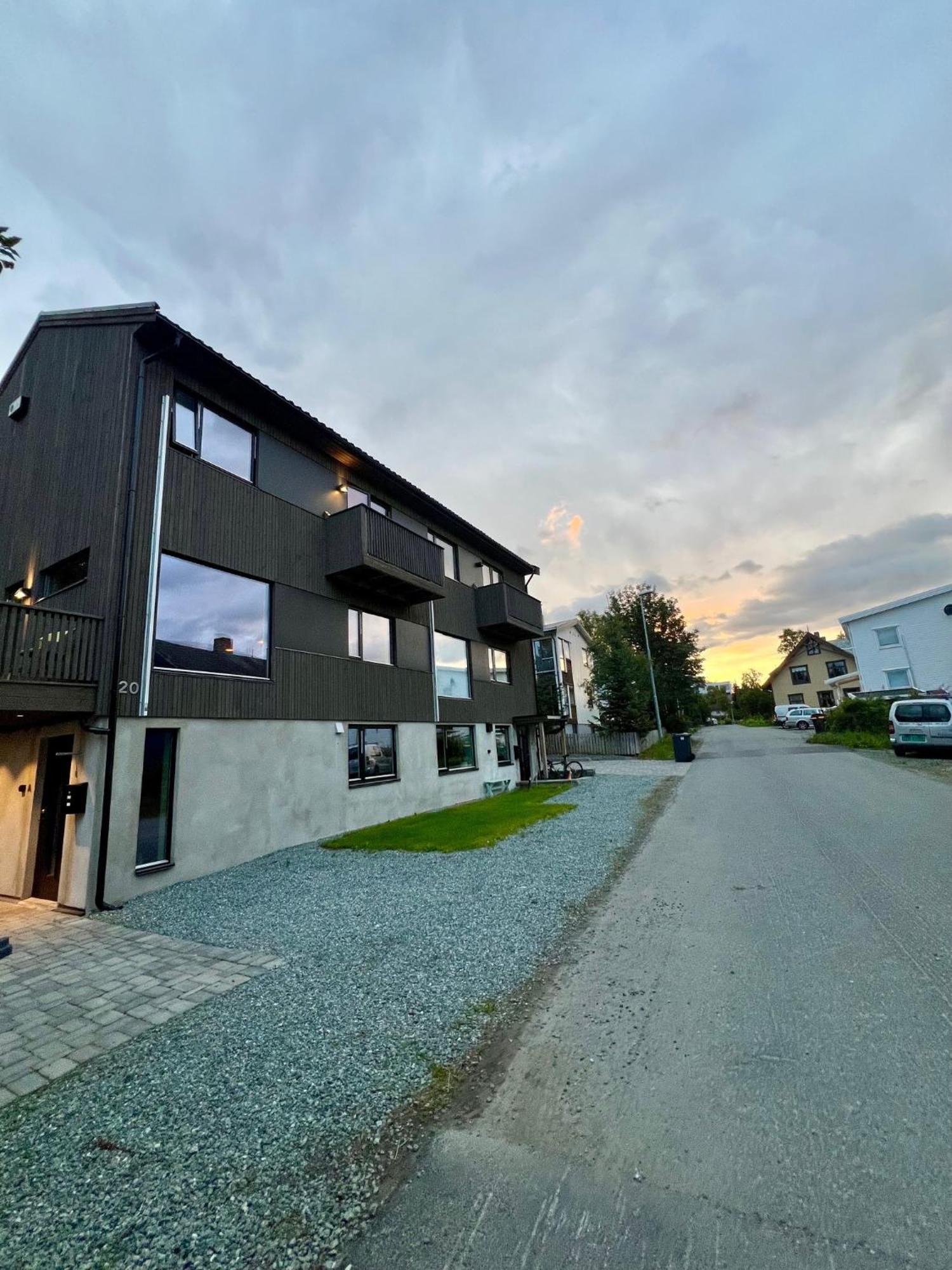 Modern And In Quiet Street Apartment Tromso